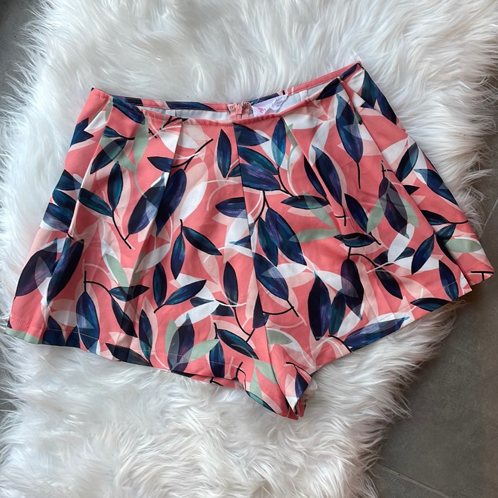 L’atiste by Amy Blue Green Leaf Pattern Peach Coral Shorts Medium